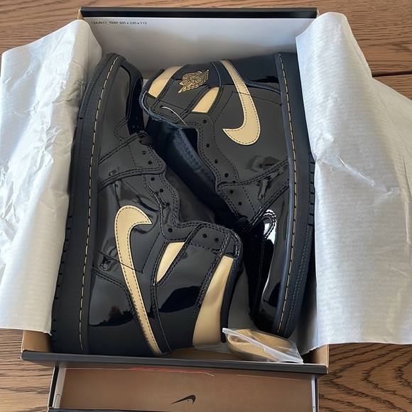 Nike Air Jordan 1 Retro High OG Black / Metallic Gold - Patent. Size 8.5. - Picture 2 of 16